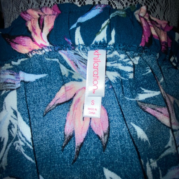 Xhilaration 3/4 sleeve floral romper sz S pockets - Picture 6 of 6